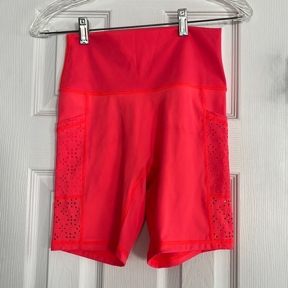 Aerie Move red biker shorts women’s size medium